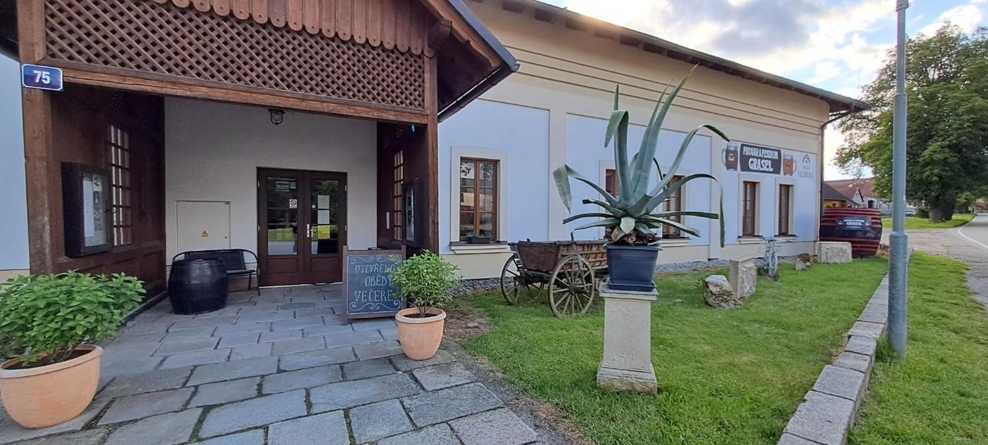 Český Rudolec Pivovar A Penzion Grasel מראה חיצוני תמונה